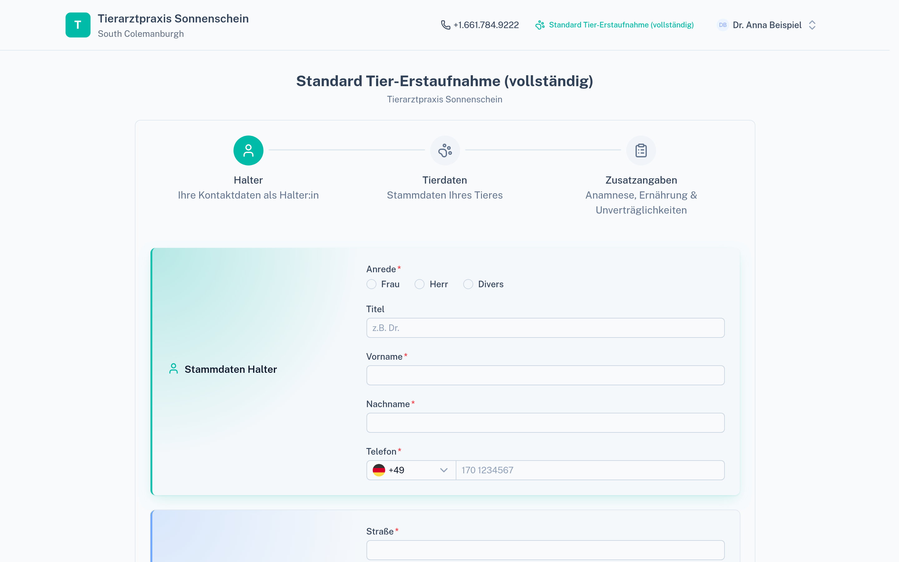 Tierhalter füllen die Erstaufnahme bequem online aus — die Antworten landen strukturiert in deiner Patientenkartei.